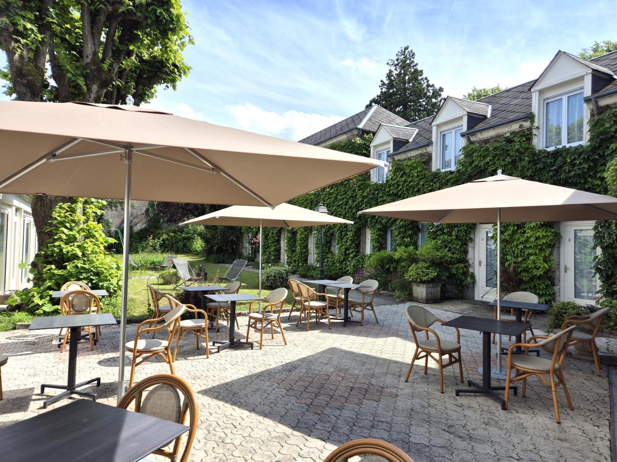 Le Beaugency Hotel Exterior photo