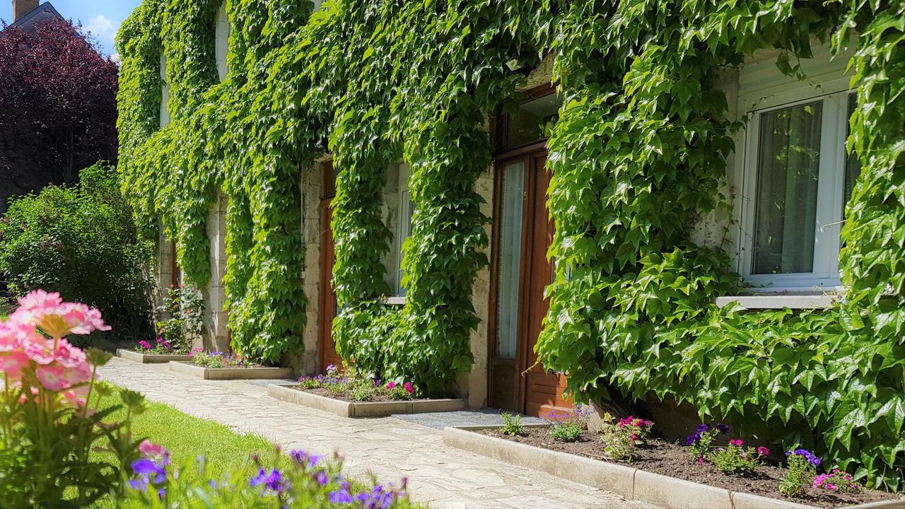 Le Beaugency Hotel Exterior photo
